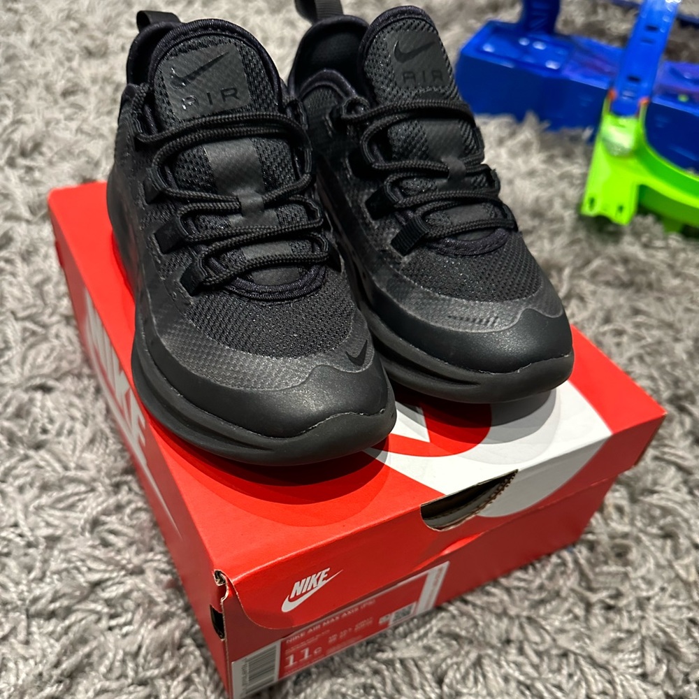 Nike Air Max Axis